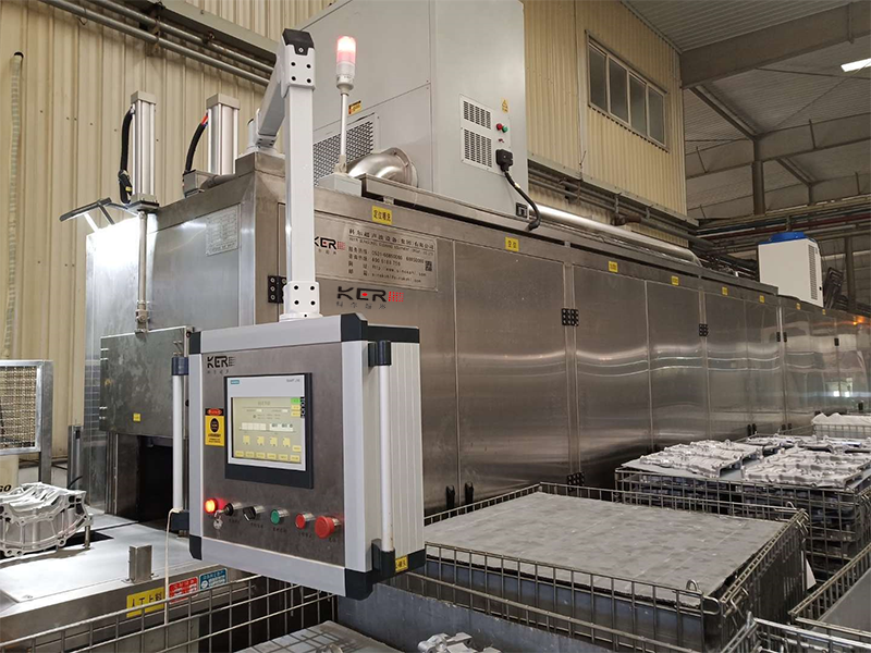 工業(yè)領(lǐng)域清洗使用超聲波清洗有哪些優(yōu)勢(shì)特點(diǎn)？